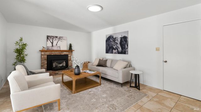 716 Elm Dr, Petaluma, CA 94952