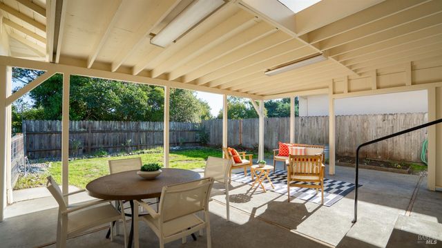 716 Elm Dr, Petaluma, CA 94952