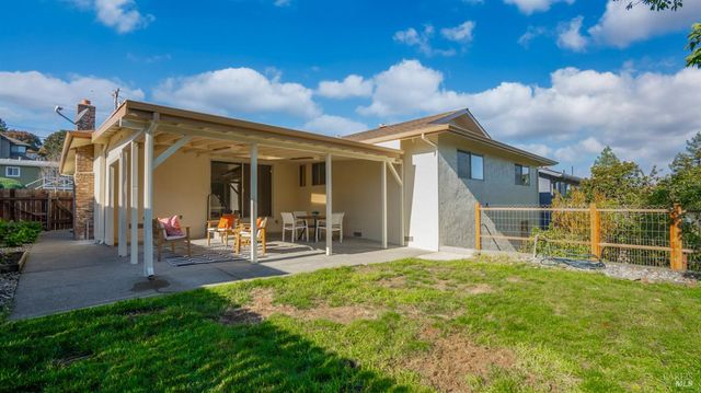 716 Elm Dr, Petaluma, CA 94952
