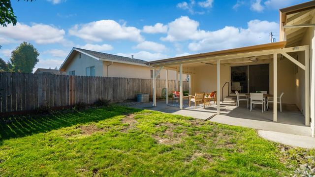 716 Elm Dr, Petaluma, CA 94952