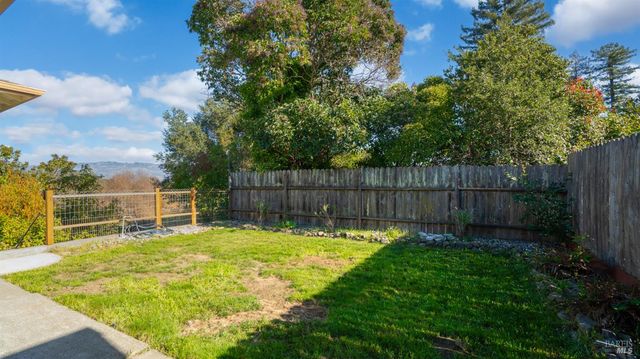 716 Elm Dr, Petaluma, CA 94952