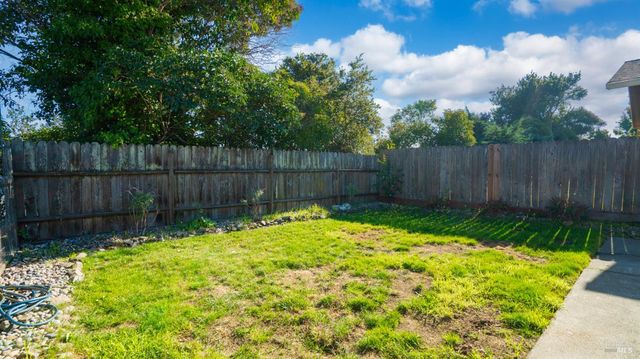 716 Elm Dr, Petaluma, CA 94952