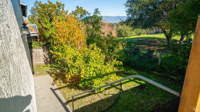 716 Elm Dr, Petaluma, CA 94952