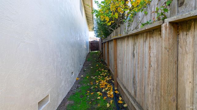 716 Elm Dr, Petaluma, CA 94952