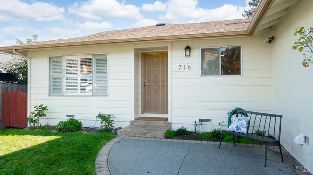 716 Elm Dr, Petaluma, CA 94952