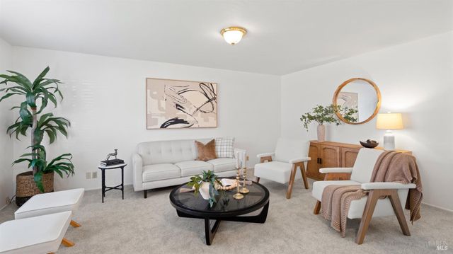 716 Elm Dr, Petaluma, CA 94952