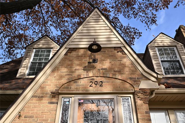 292 W Woodland Street, Ferndale, MI 48220