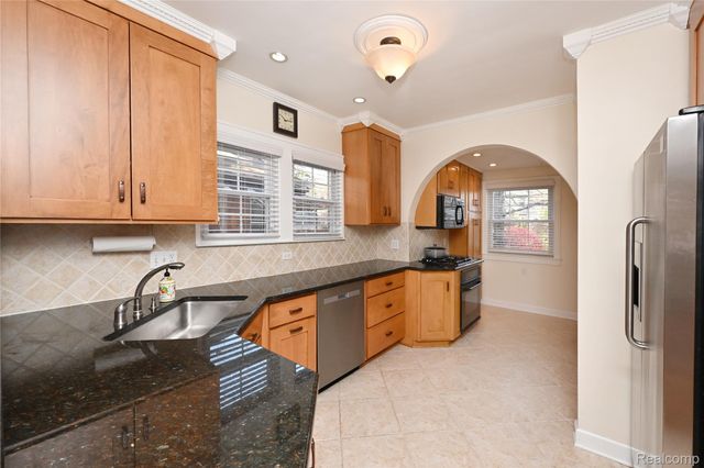 292 W Woodland Street, Ferndale, MI 48220