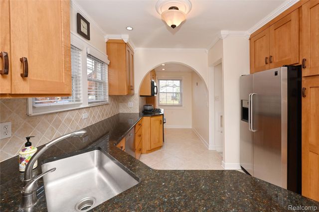 292 W Woodland Street, Ferndale, MI 48220