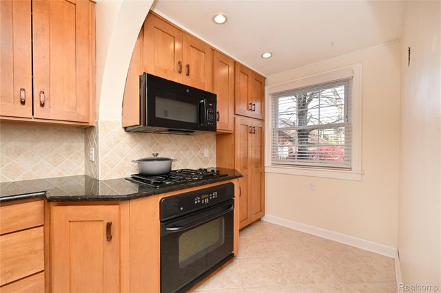 292 W Woodland Street, Ferndale, MI 48220