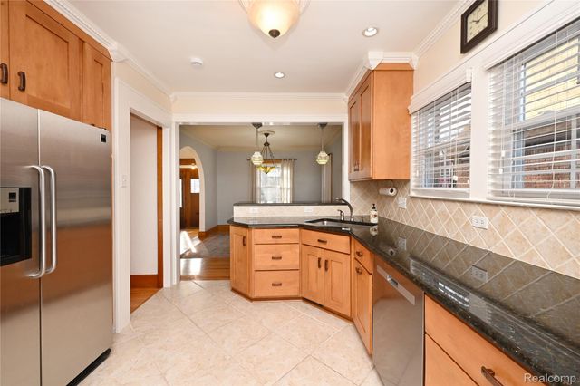 292 W Woodland Street, Ferndale, MI 48220