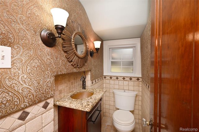 292 W Woodland Street, Ferndale, MI 48220