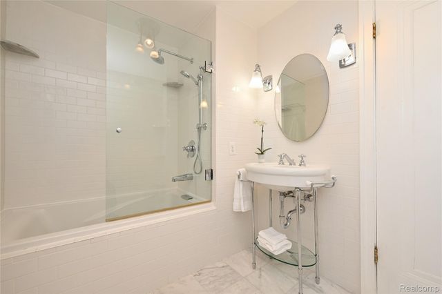 292 W Woodland Street, Ferndale, MI 48220