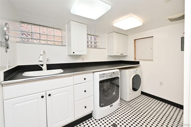 292 W Woodland Street, Ferndale, MI 48220