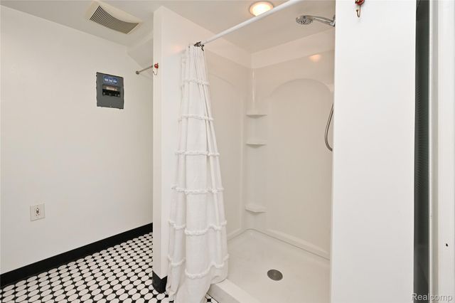 292 W Woodland Street, Ferndale, MI 48220