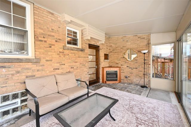 292 W Woodland Street, Ferndale, MI 48220