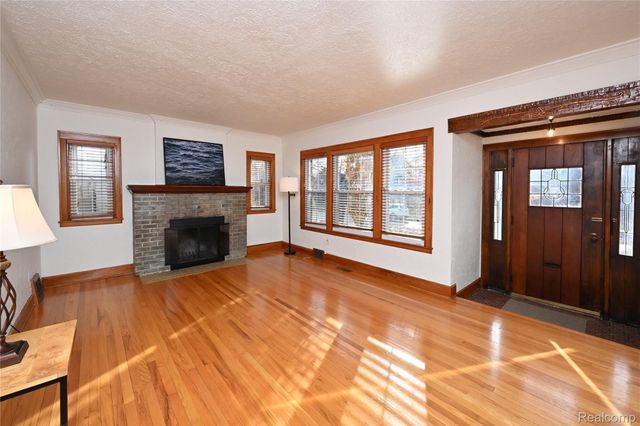 292 W Woodland Street, Ferndale, MI 48220