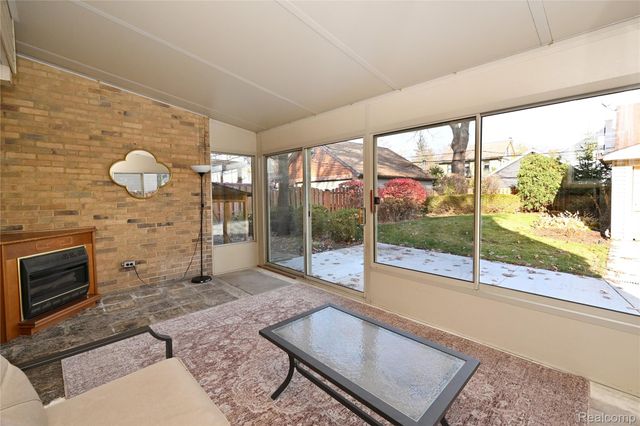 292 W Woodland Street, Ferndale, MI 48220