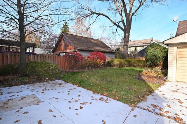 292 W Woodland Street, Ferndale, MI 48220