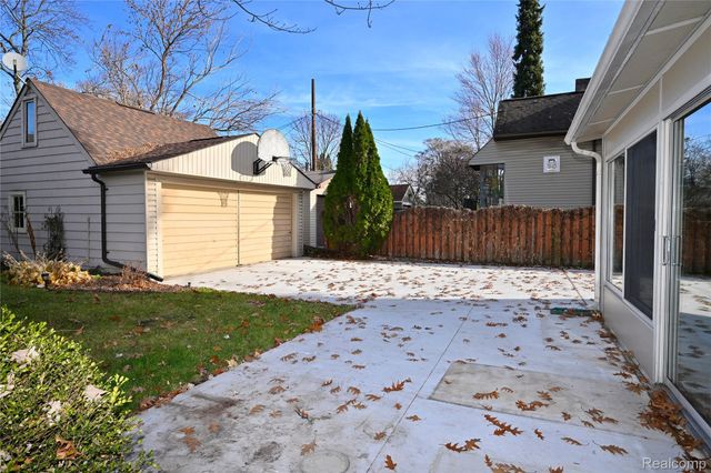 292 W Woodland Street, Ferndale, MI 48220