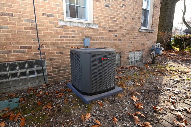 292 W Woodland Street, Ferndale, MI 48220