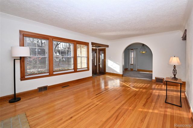 292 W Woodland Street, Ferndale, MI 48220