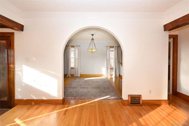 292 W Woodland Street, Ferndale, MI 48220