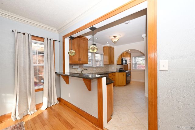 292 W Woodland Street, Ferndale, MI 48220