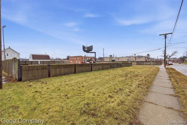 000 Vassar, Hazel Park, MI 48030