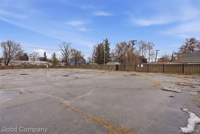 000 Vassar, Hazel Park, MI 48030