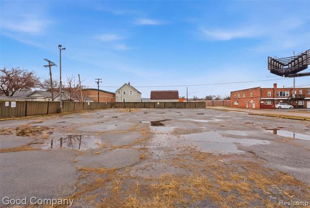 000 Vassar, Hazel Park, MI 48030