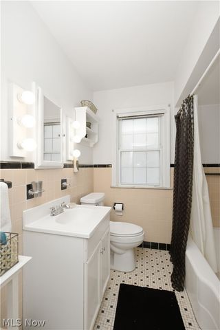 13577 Cedar Road, University Heights, OH 44118