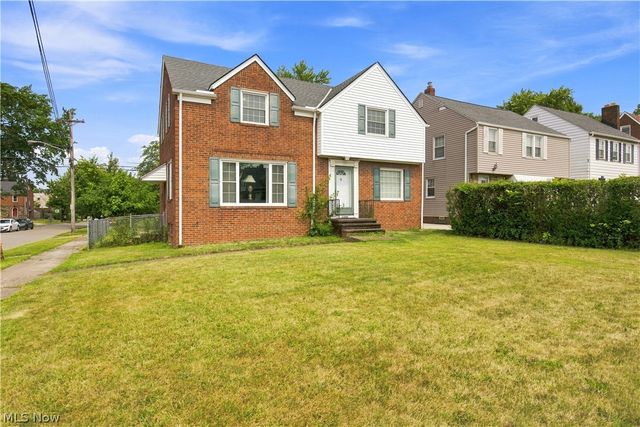 13577 Cedar Road, University Heights, OH 44118