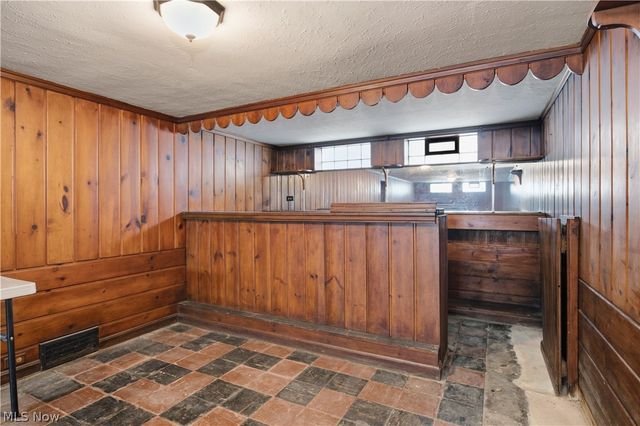 13577 Cedar Road, University Heights, OH 44118
