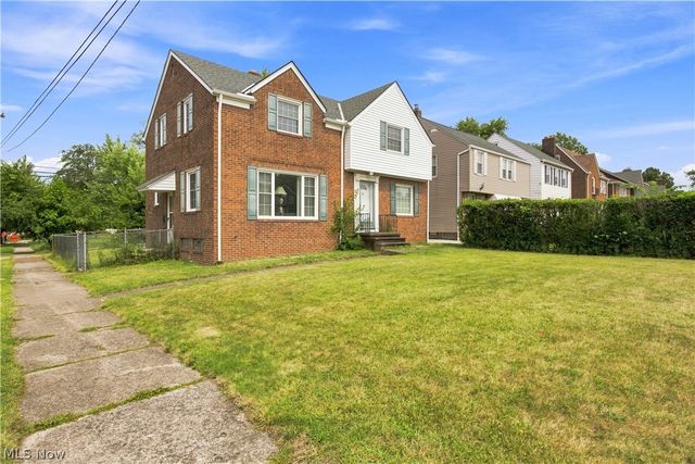 13577 Cedar Road, University Heights, OH 44118