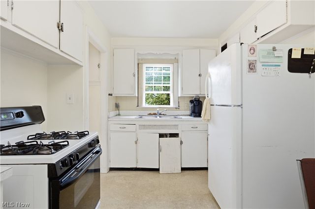 13577 Cedar Road, University Heights, OH 44118