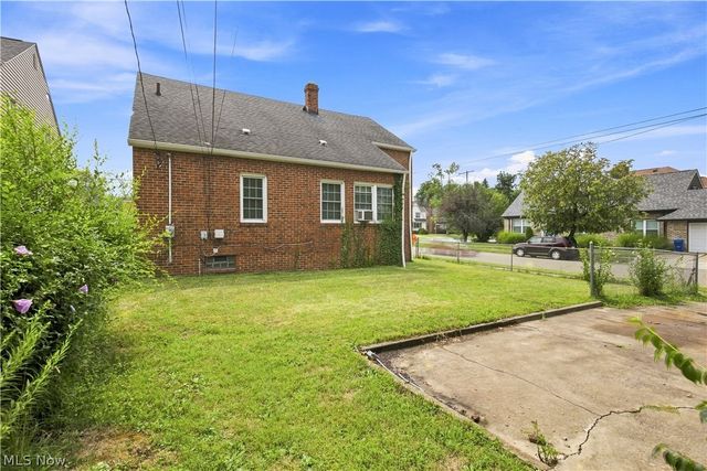 13577 Cedar Road, University Heights, OH 44118