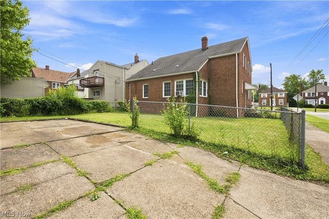 13577 Cedar Road, University Heights, OH 44118