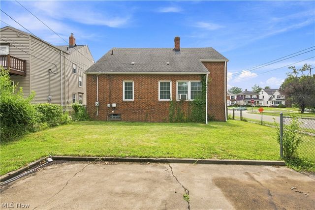 13577 Cedar Road, University Heights, OH 44118