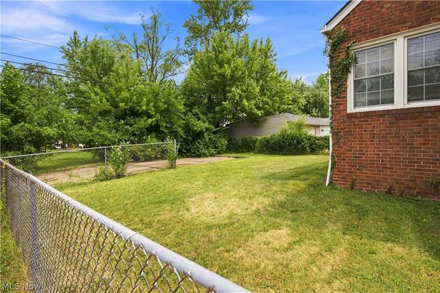 13577 Cedar Road, University Heights, OH 44118