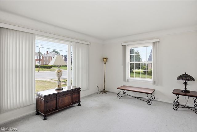 13577 Cedar Road, University Heights, OH 44118
