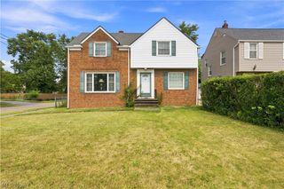 13577 Cedar Road, University Heights, OH 44118