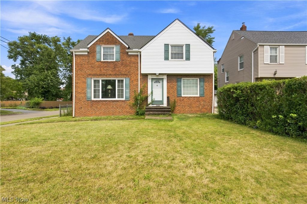 13577 Cedar Road, University Heights, OH 44118