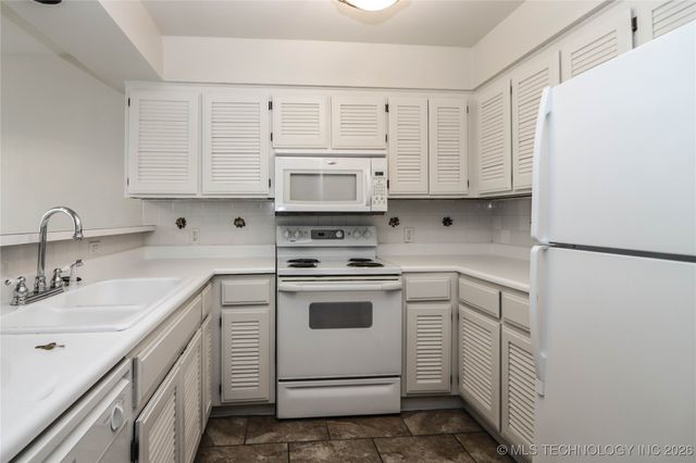 6342 E 89th Place 903, Tulsa, OK 74137