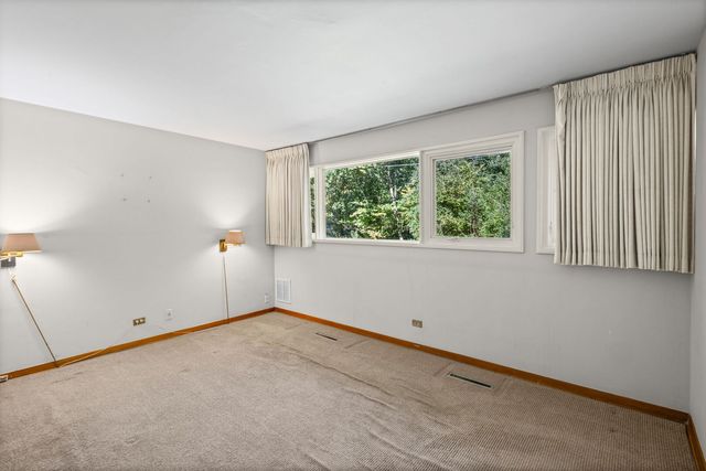 940 Ridgewood Drive, Highland Park, IL 60035