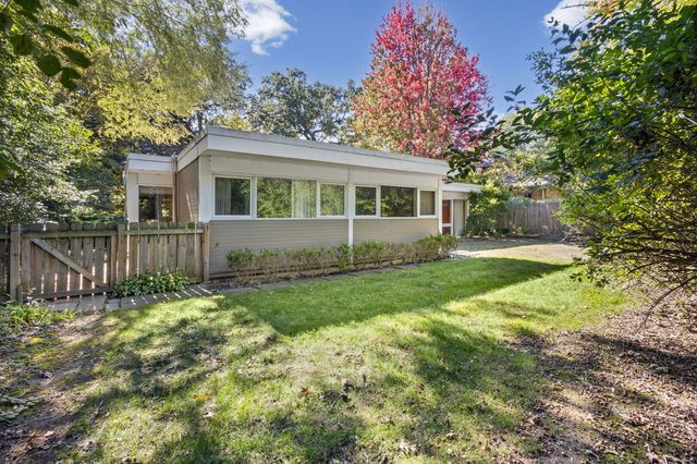 940 Ridgewood Drive, Highland Park, IL 60035