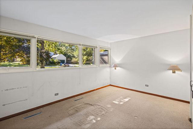 940 Ridgewood Drive, Highland Park, IL 60035