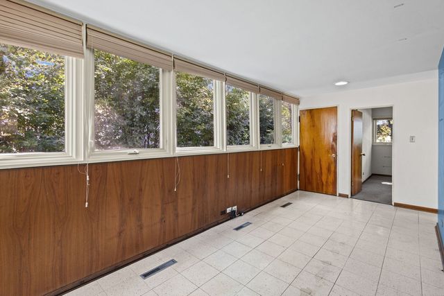940 Ridgewood Drive, Highland Park, IL 60035