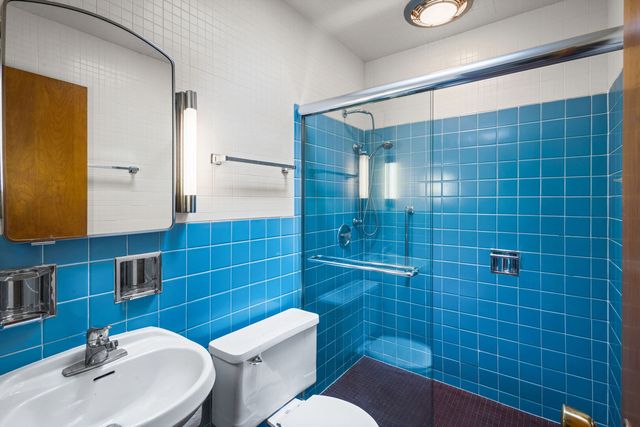 940 Ridgewood Drive, Highland Park, IL 60035