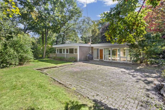 940 Ridgewood Drive, Highland Park, IL 60035